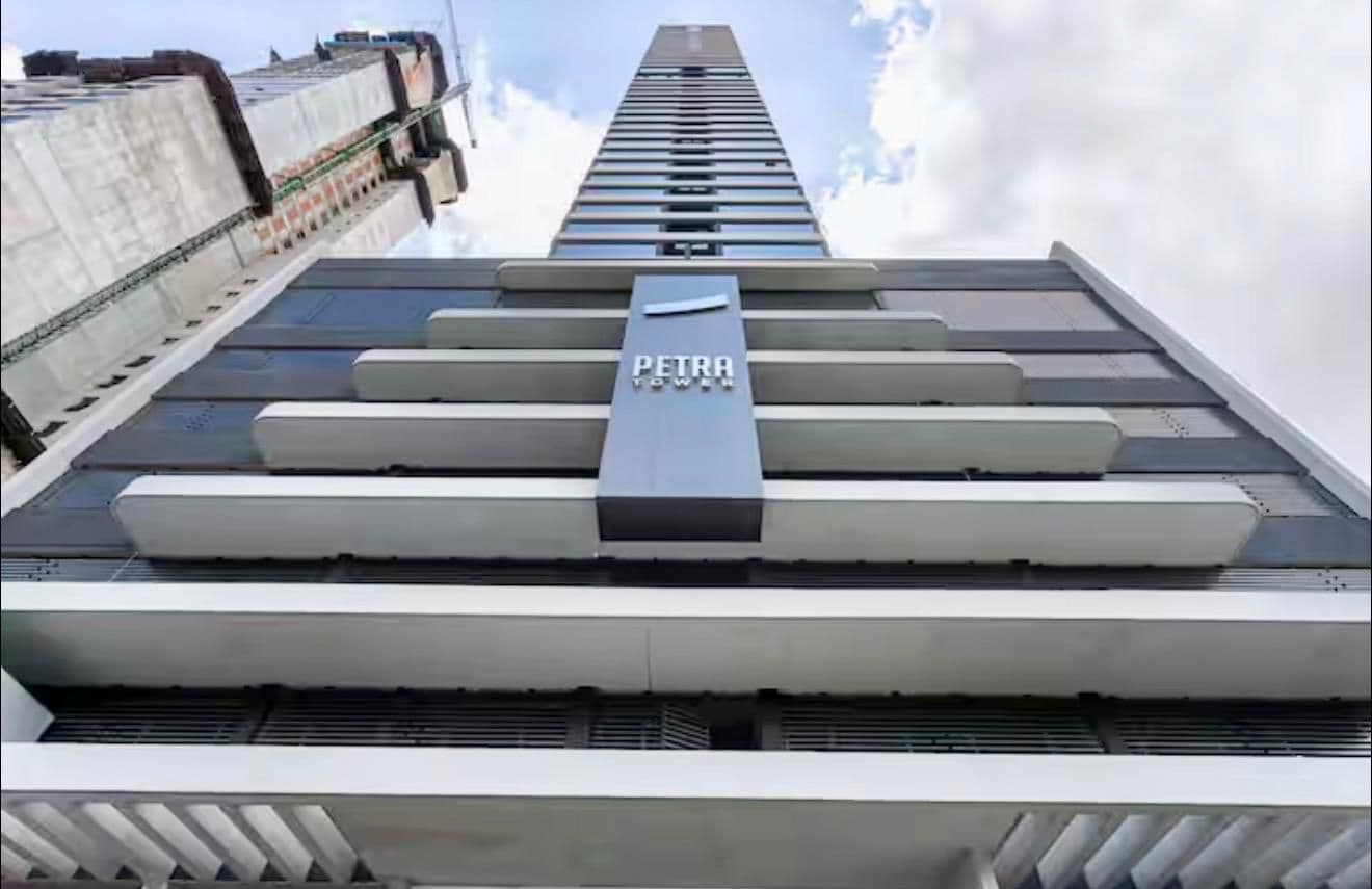 En Alquiler Departamento Amoblado Petra Tower — foto 4