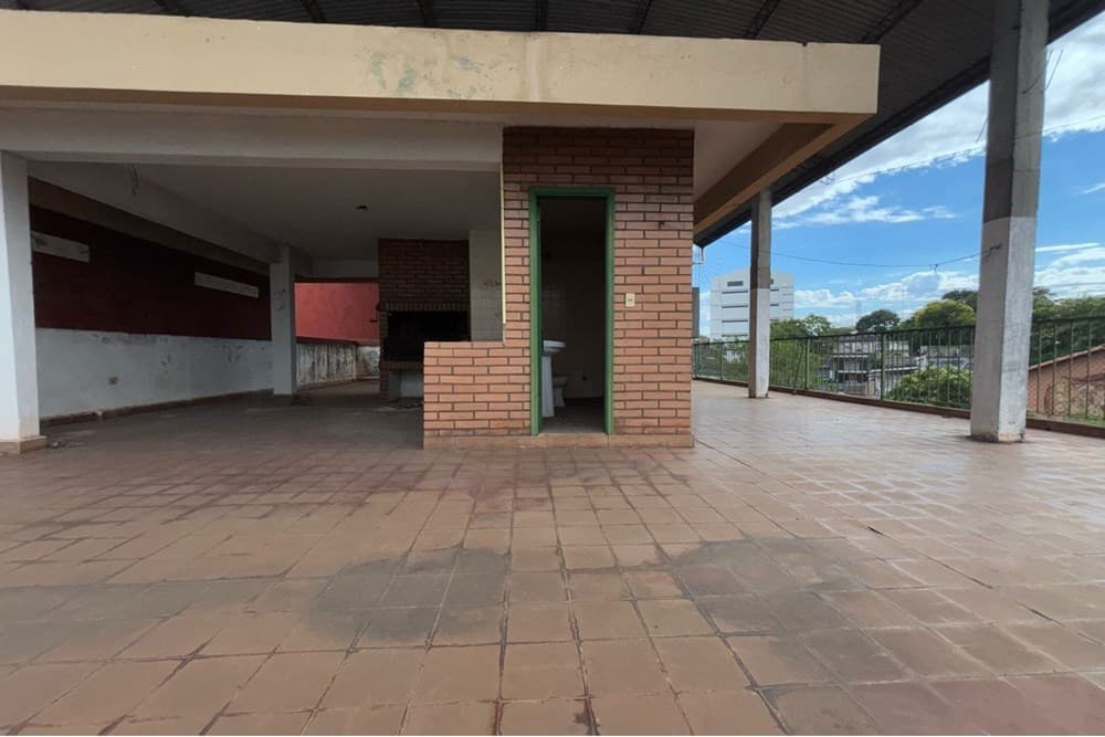 Edificio c/Depósito en Zona Comercial — foto 2