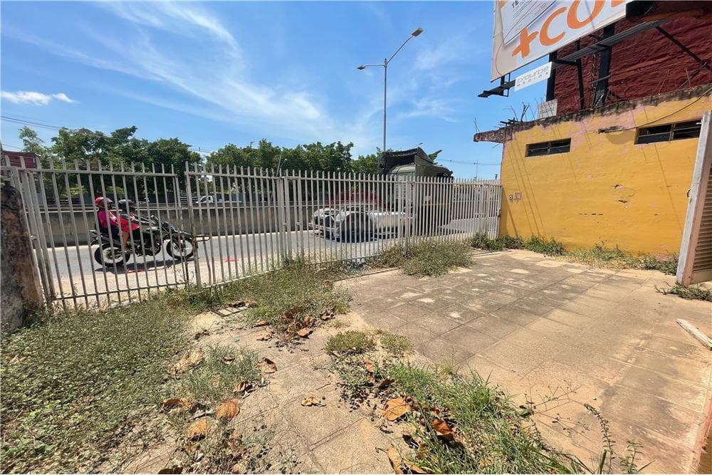 terreno sobre Avda. Madame Lynch — foto 1