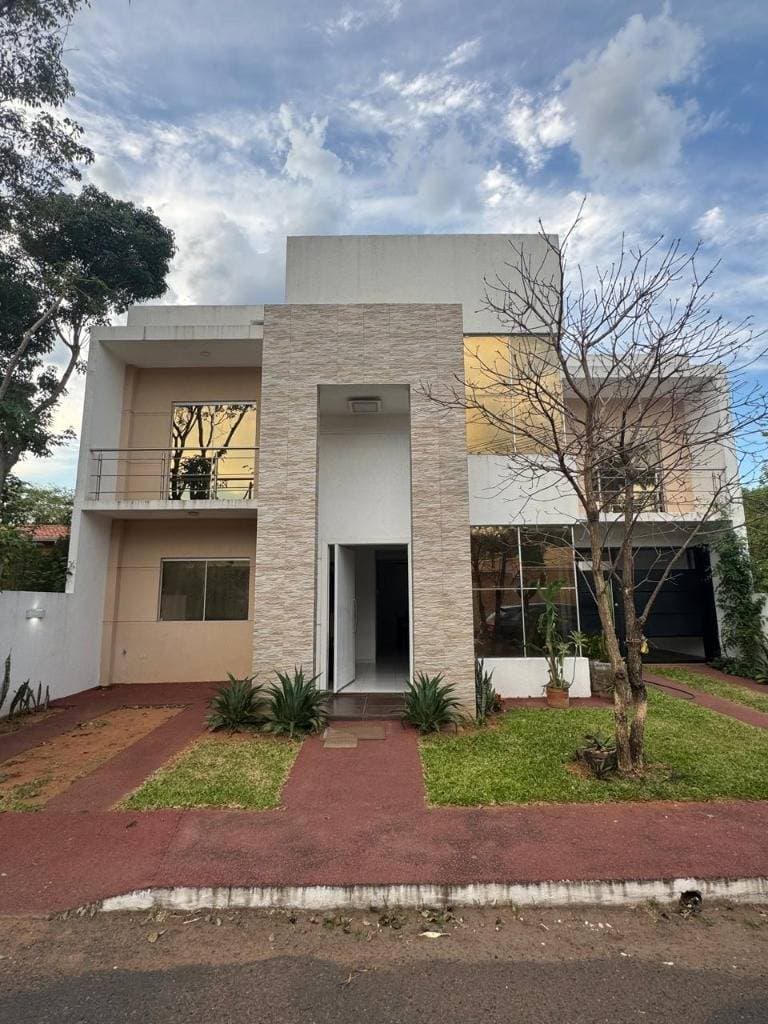 Alquilo casa amoblada en condominio