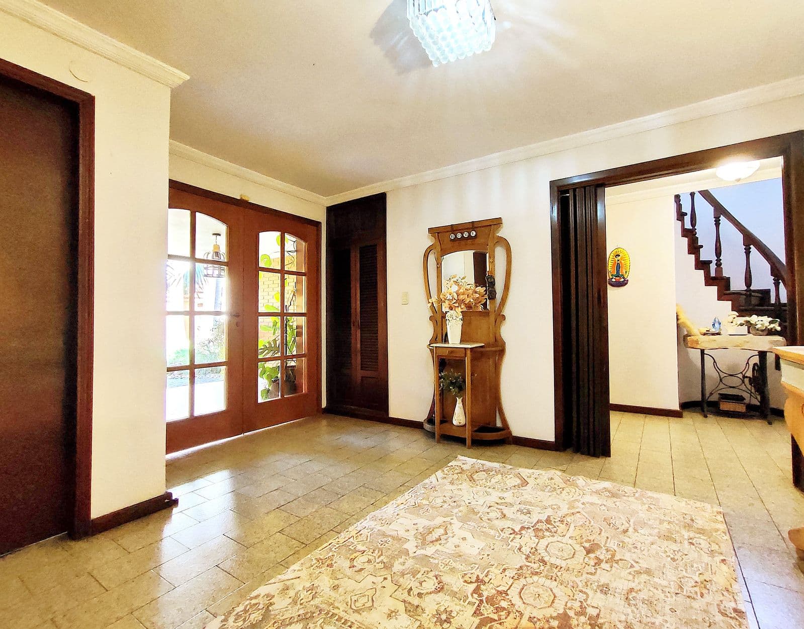 Residencia de 5 habitaciónes en un terreno de 1.500 M2 en Asunción, foto 4