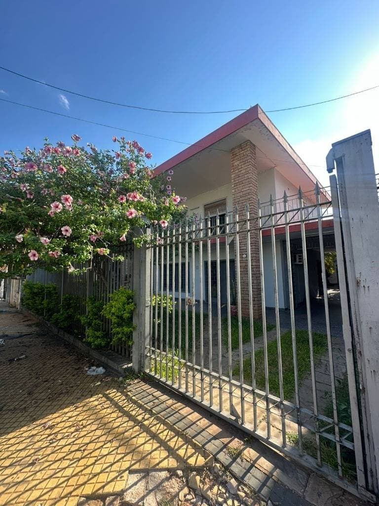 Casa en venta 8 dormitorios – dr. Francia
