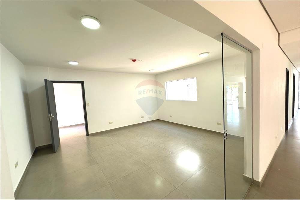 Local comercial con ofcinas y patio en ciudad nueva — foto 4