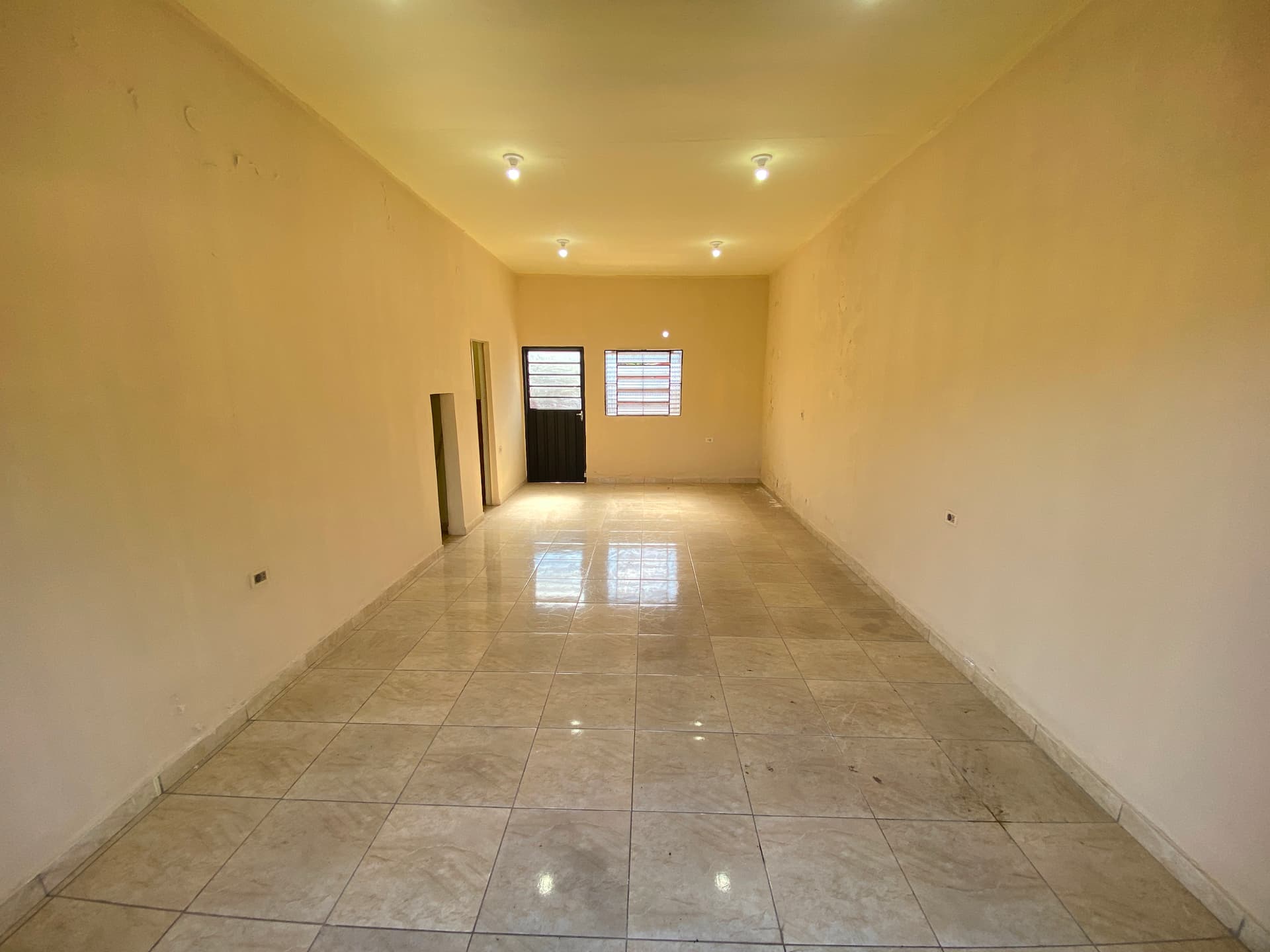Salón Comercial/Oficina - Barrio Valle Apu'a I de Lambaré, foto 1