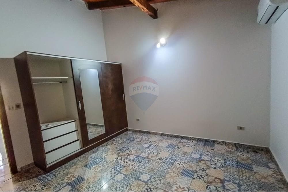"Triplex Moderno en Lambaré: Elegancia y Comodidad, foto 3