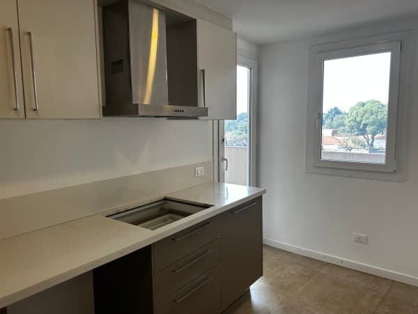En alquiler departamento de dos dormitorios en barrio mariscal lopez, foto 3