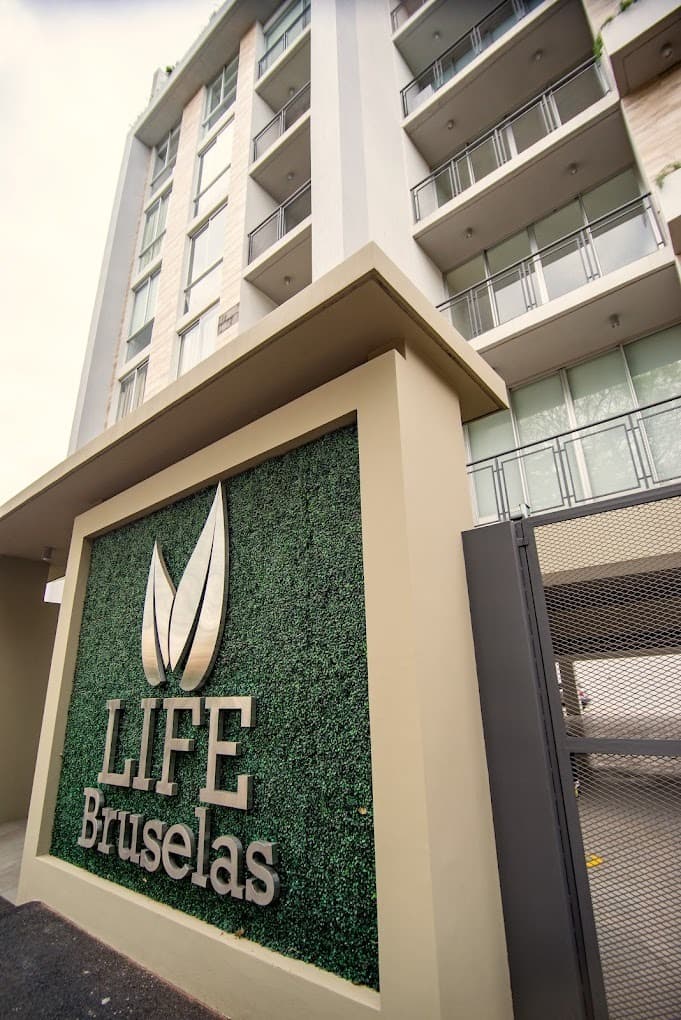 Vendo Departamento termiinado Amoblado en LIFE BRUSELAS -YCUA SATY
