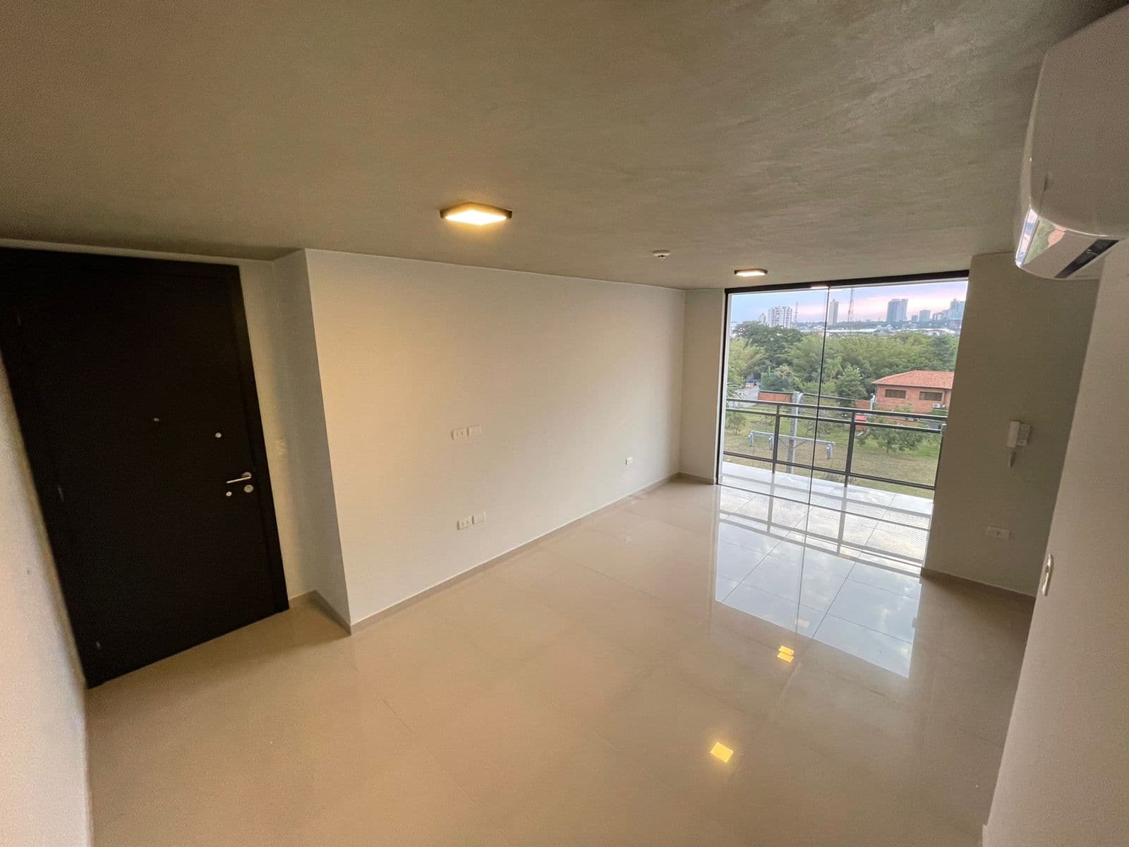 En alquiler departamento de 2 dorm. En Luque zona cit edificio insignia 4, foto 2