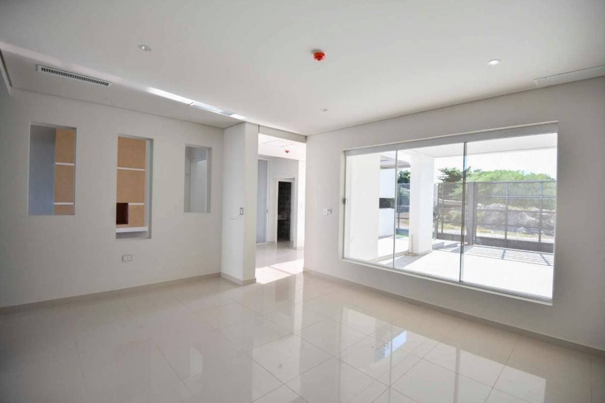 ¡EN ALQUILER! Casa de 4 dormitorios - Zona CIT/Colegio Trinity, foto 3