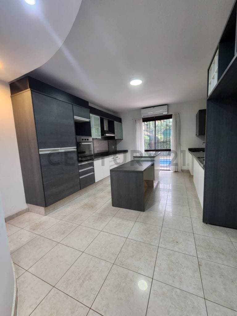 de Casa en Manorá, Asunción, foto 3