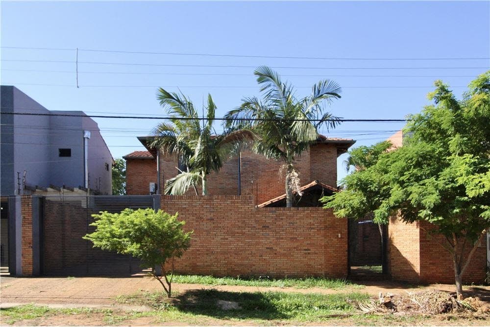 Amplia casa en Luque primer barrio, foto 2