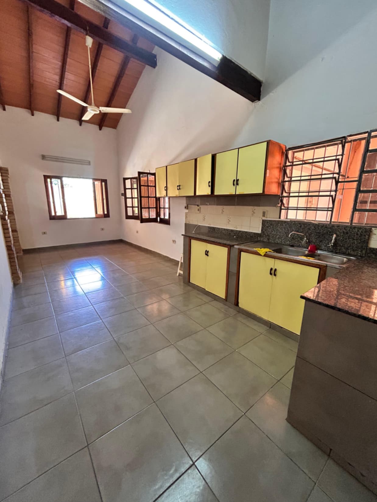 En venta casa de una planta en lambare, foto 3