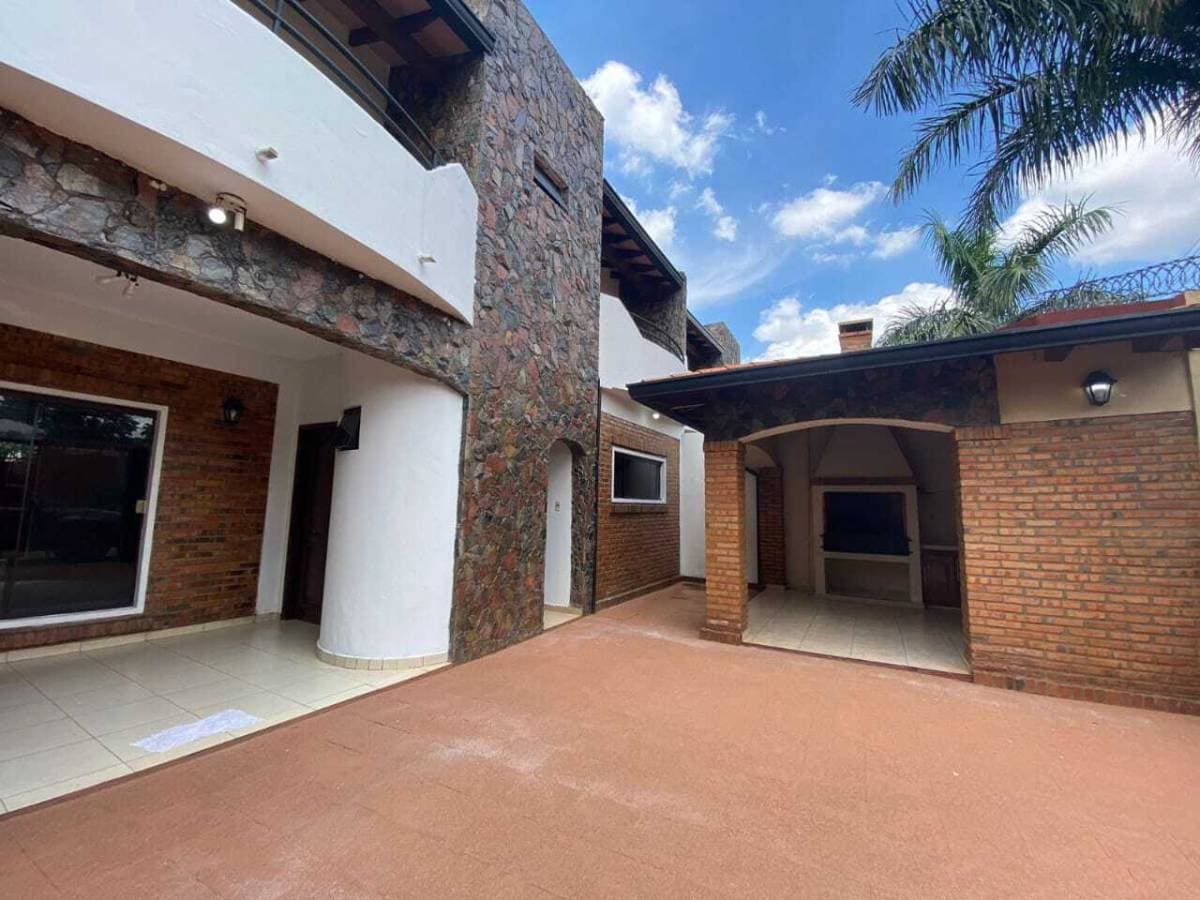 Dúplex de 4 dormitorios barrio laurelty de Luque, foto 2