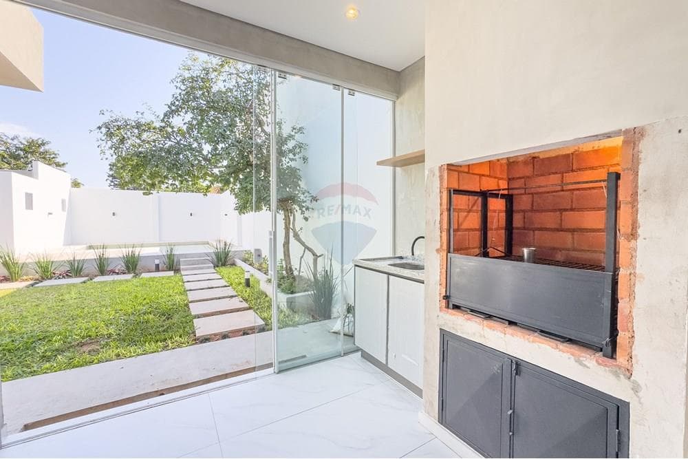En venta amplia casa con piscina en Villa Elisa, foto 5