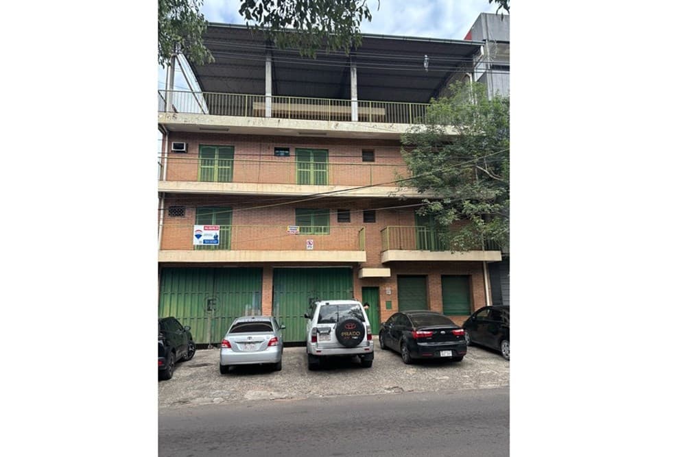 Alquilo Edificio c/Depósito en Zona Comercial