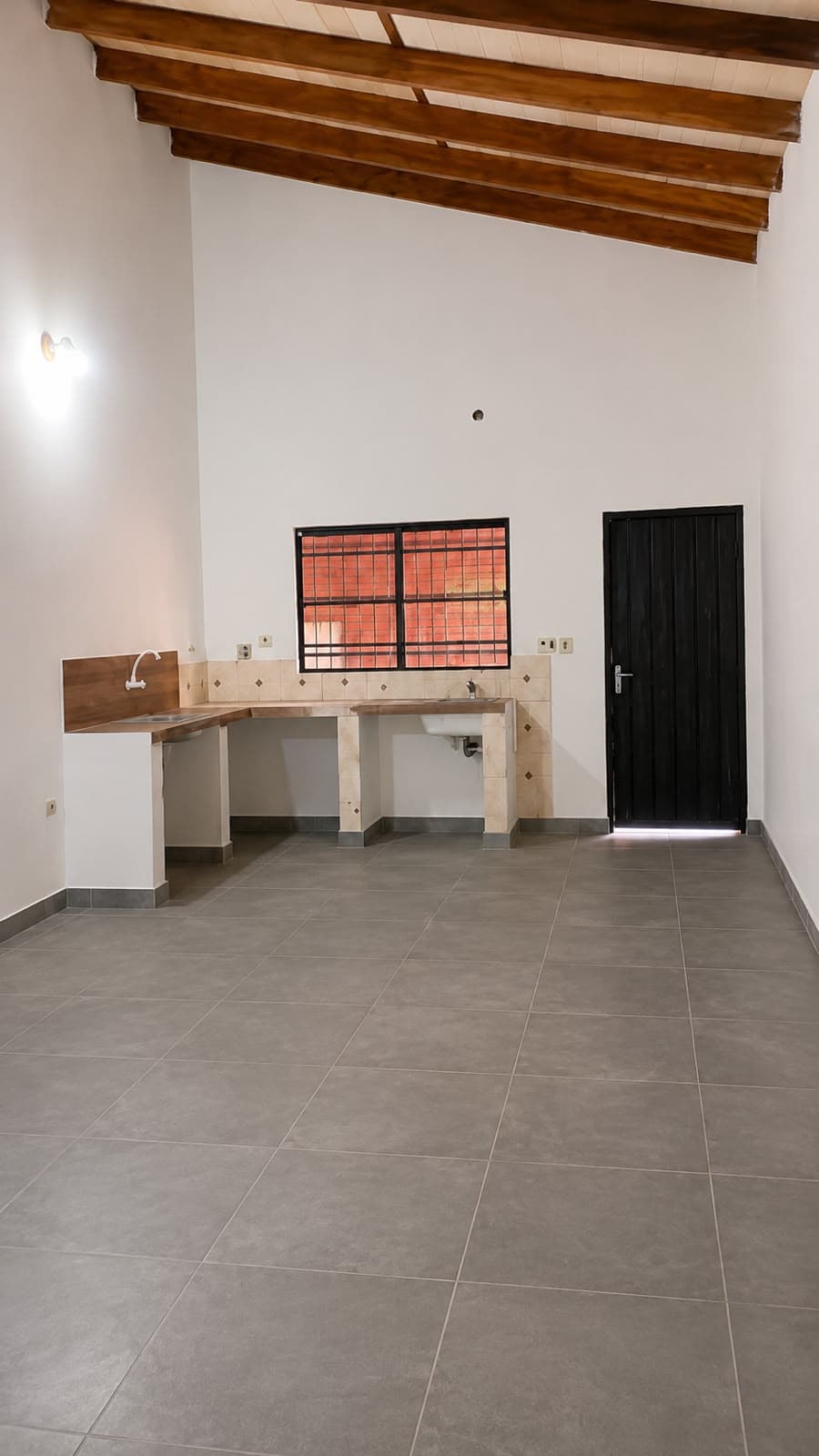 Casa de 3 Dormitorios en Maramburé, Luque | 360 m² | Gs. 600.000.000, foto 2