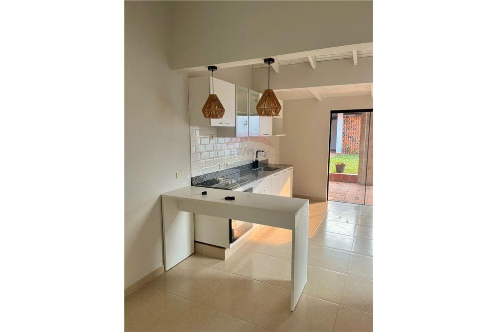 Casa a 1 cuadra de cacique Lambaré, foto 4