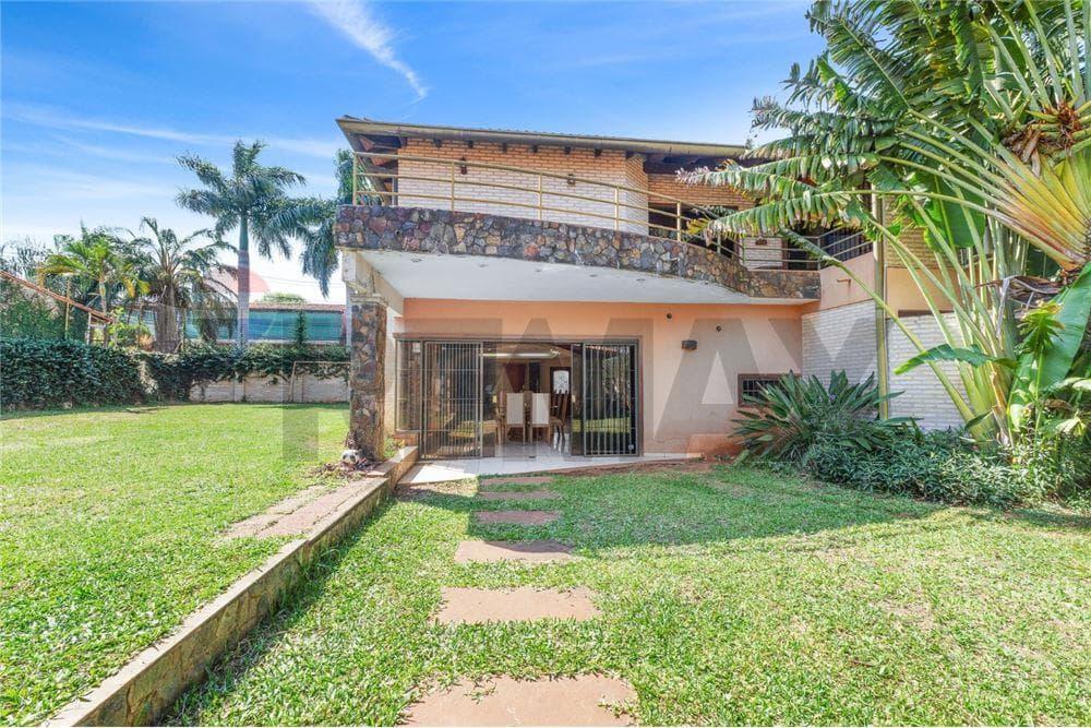Casa en venta – Lambaré, santa lucía