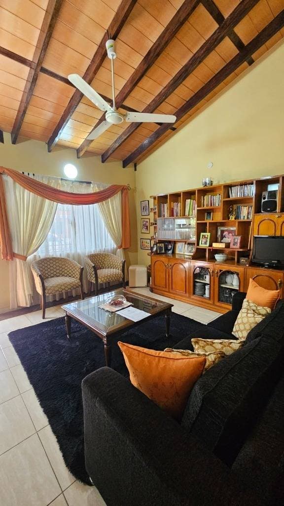 Casa en Luque, barrio primavera, foto 3