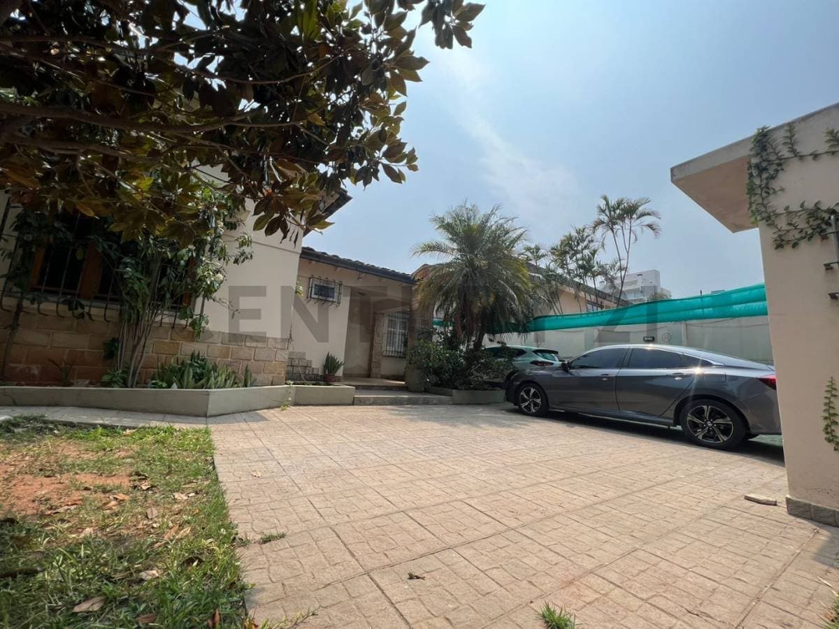 Amplia residencia ubicada estratégicamente sobre juan de salazar, foto 5