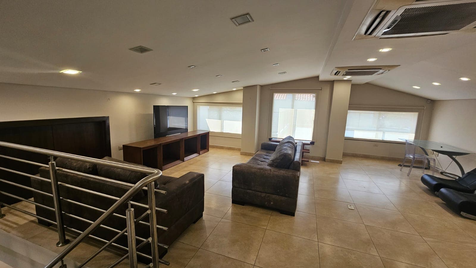 *alquiler – lujosa y amplia residencia en barrio Manorá*, foto 4