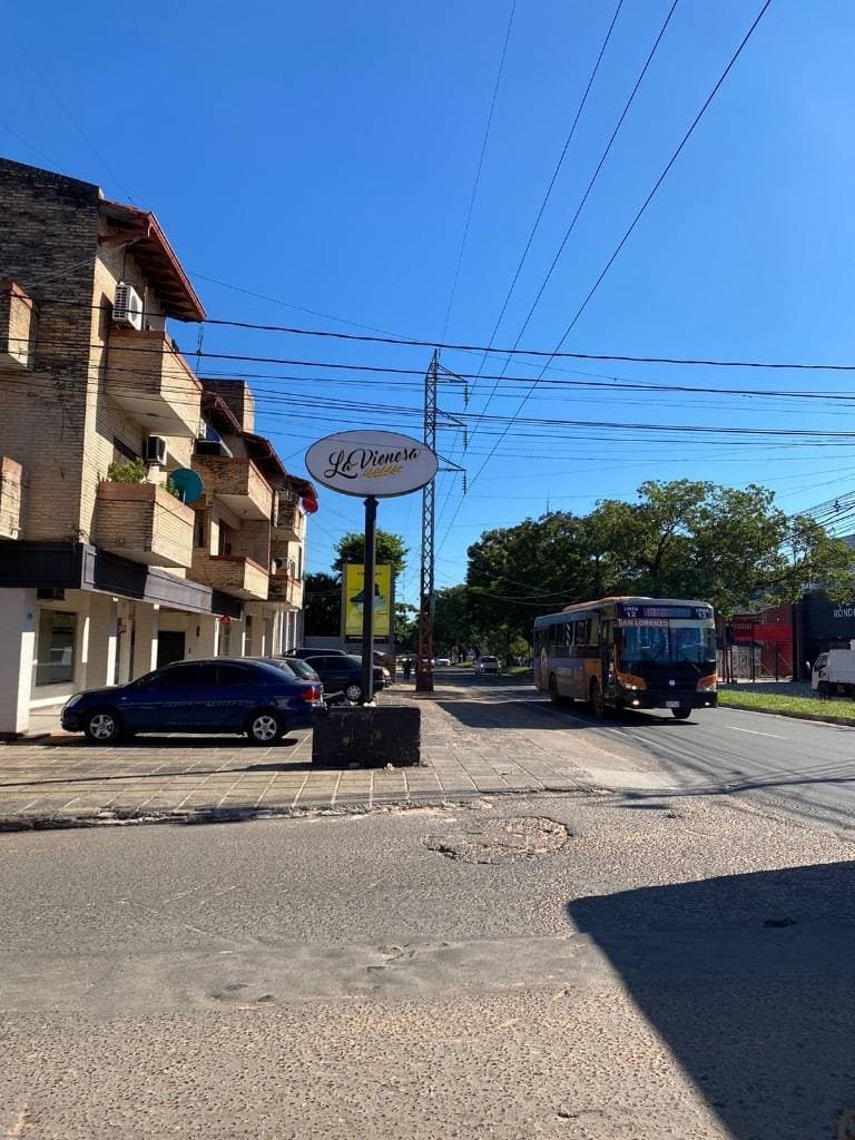 En Alquiler | Salones Comerciales Integrados sobre Avda. Mariscal López, foto 3