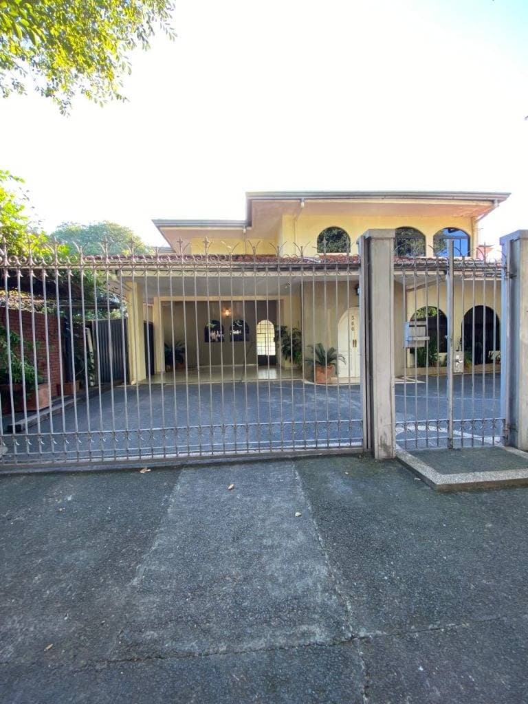 Amplia residencia de 2 plantas en barrio vista alegre, foto 1