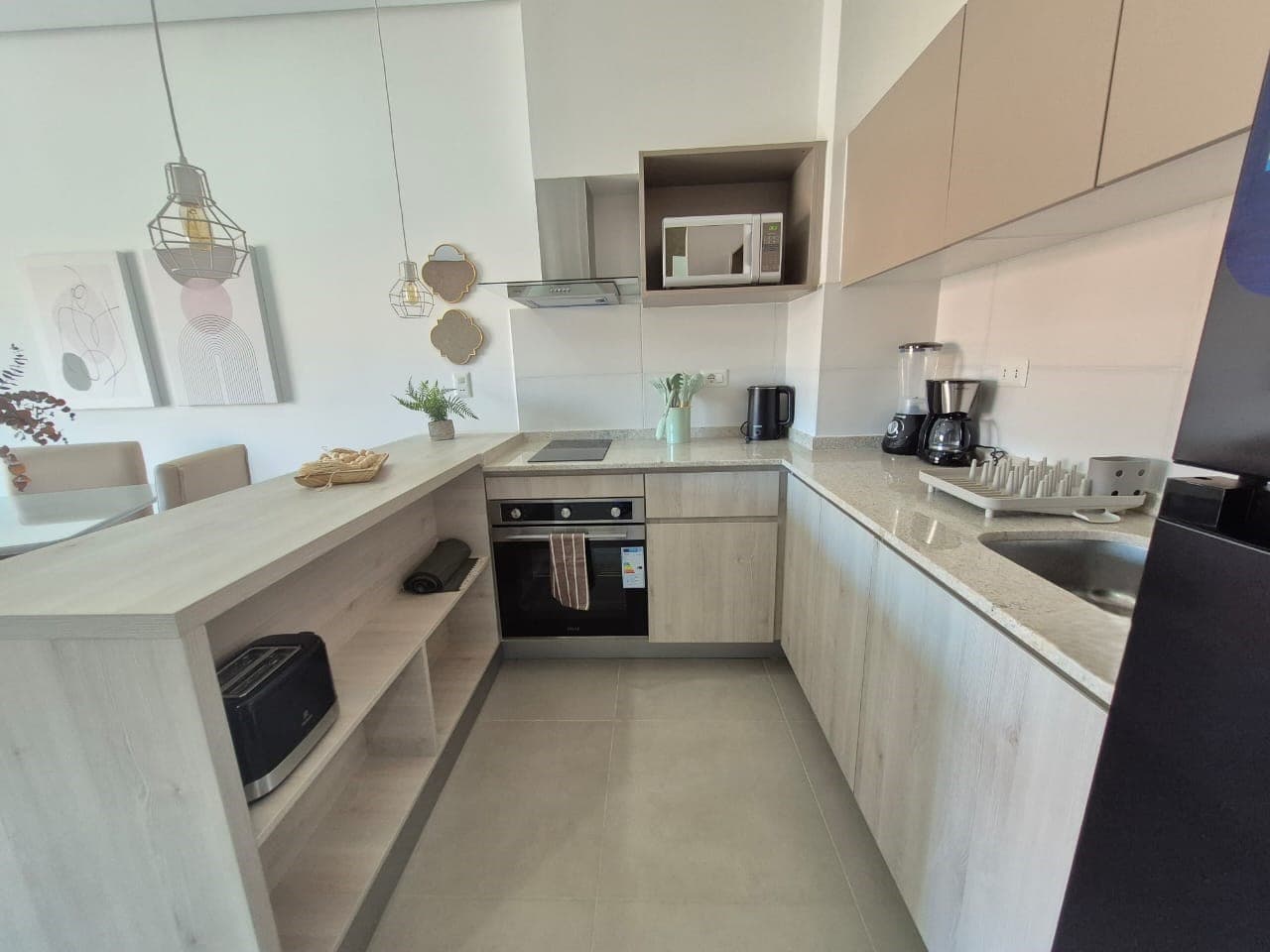 En alquiler departamento de 2 dormitorios amoblado en barrio Herrera, foto 5