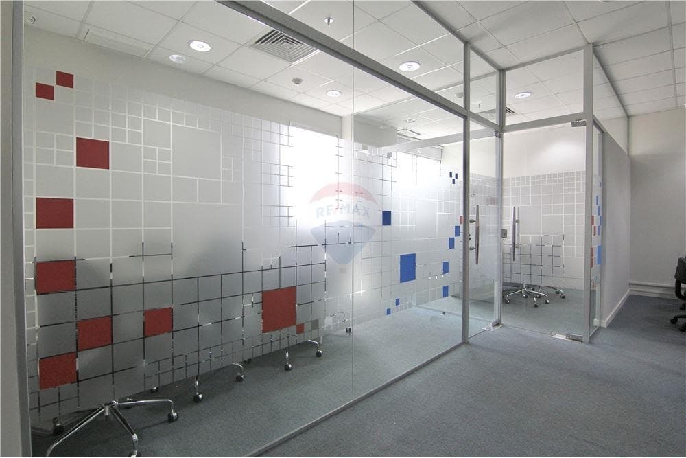 Alquilo oficina en el world trade center 127 m2
