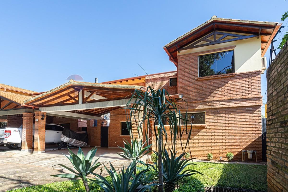 Casa de 3 dormitorios con piscina en condominio, foto 2