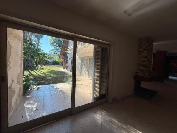 Amplia casa, a 2 cuadras de mcal lopez, foto 4