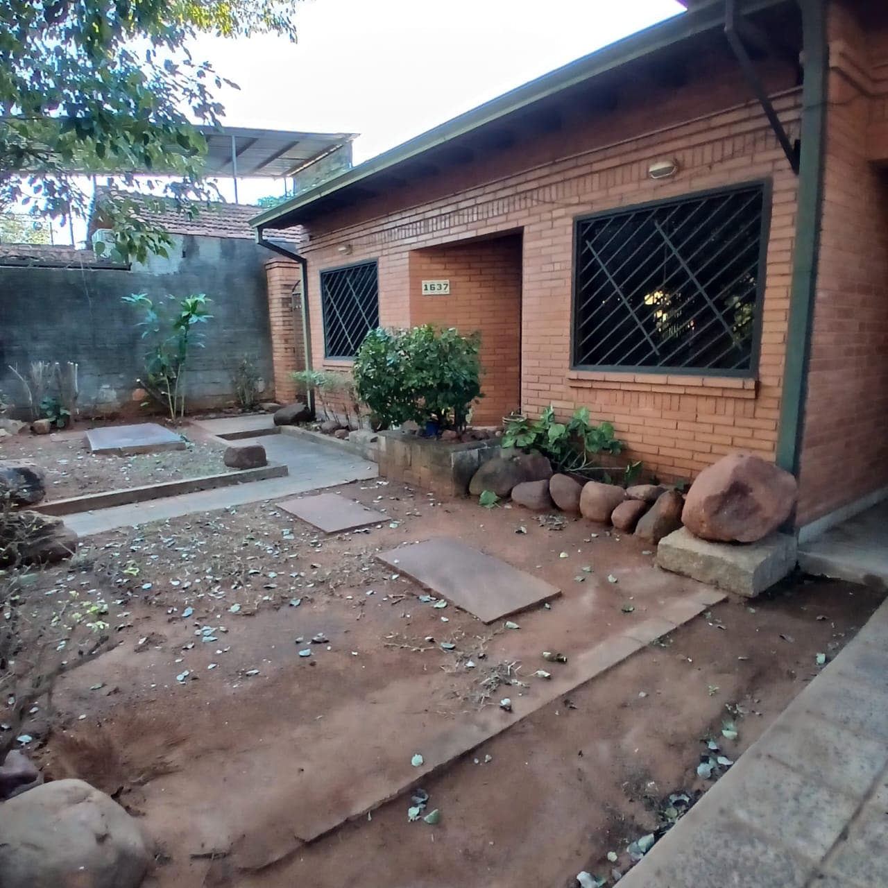 Alquilo casa en Lambaré zona canal 13!