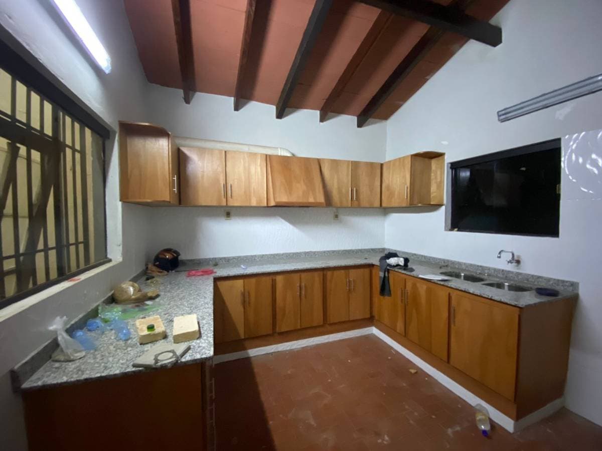 Se alquila residencia en barrio Jara