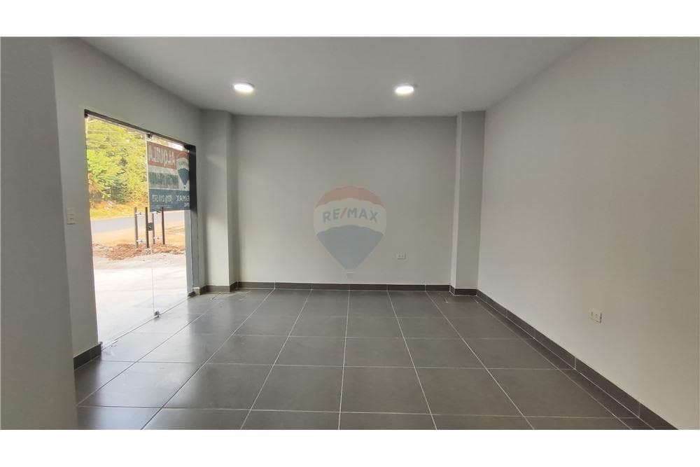 Amplio deposito con oficinas - Showroom, foto 4