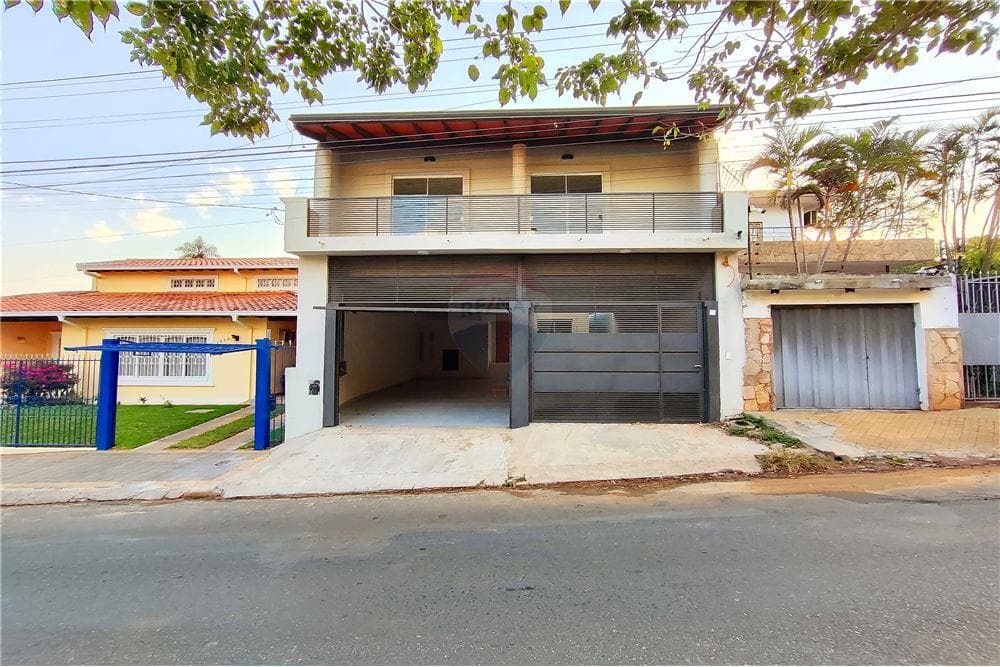 Hermosa y Amplia Casa con 5 Dormitorios en San Vicente Reactivada a Nueva