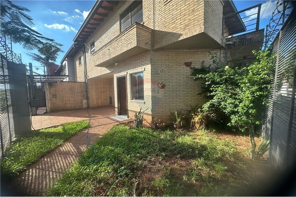Duplex amoblado zona ips central — foto principal