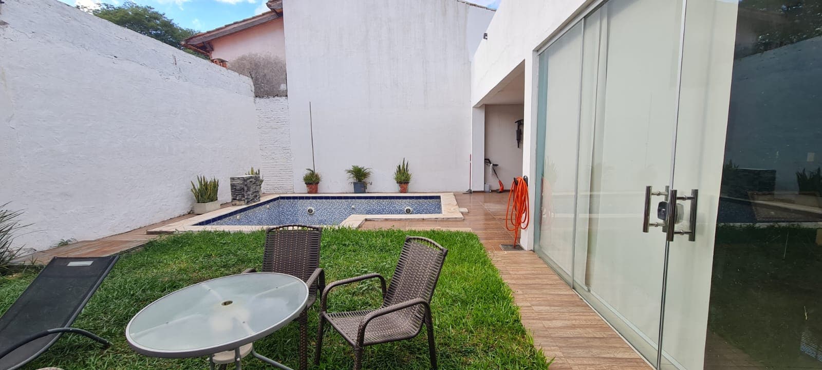 Bella Casa de Lujo, seminueva, en Lambaré, foto 3