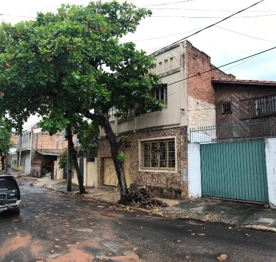Vendo casa a reciclar en el centro de Asunción