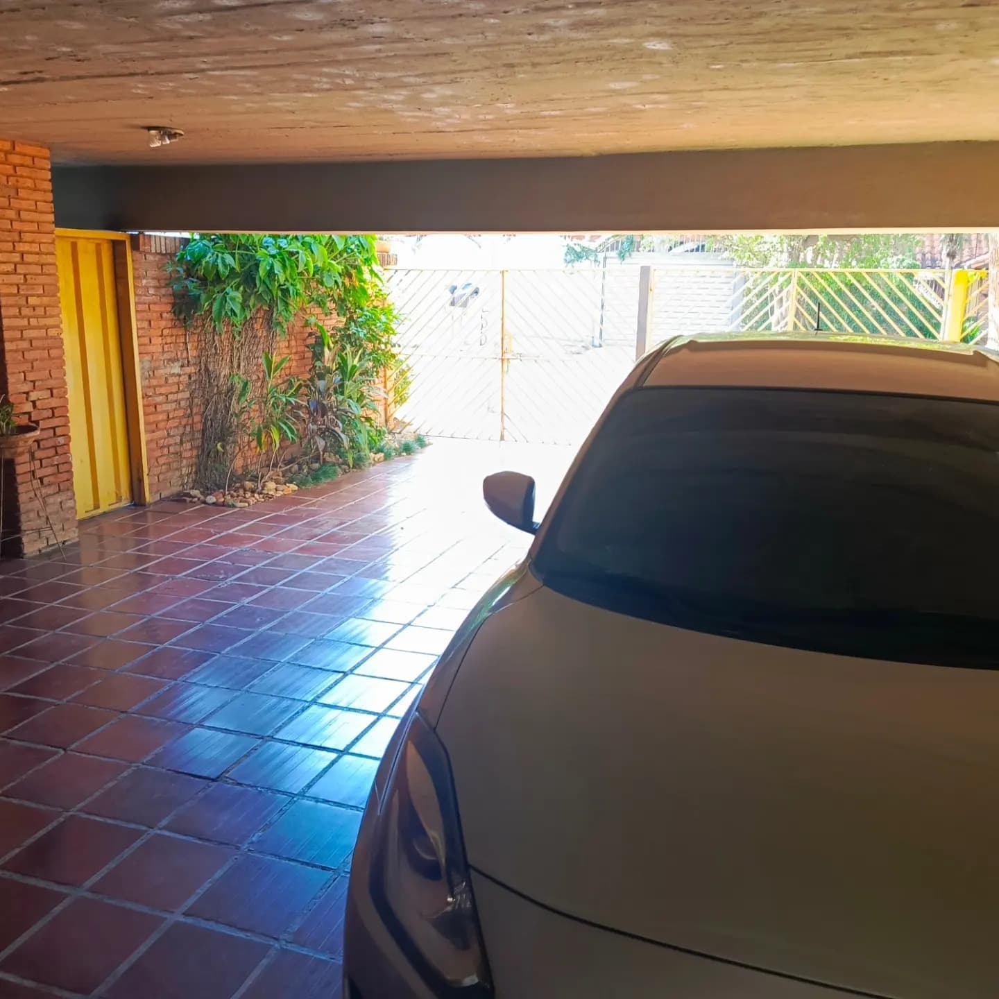 Casa De 2 Plantas Con Piscina En Barrio San Vicente — foto 2