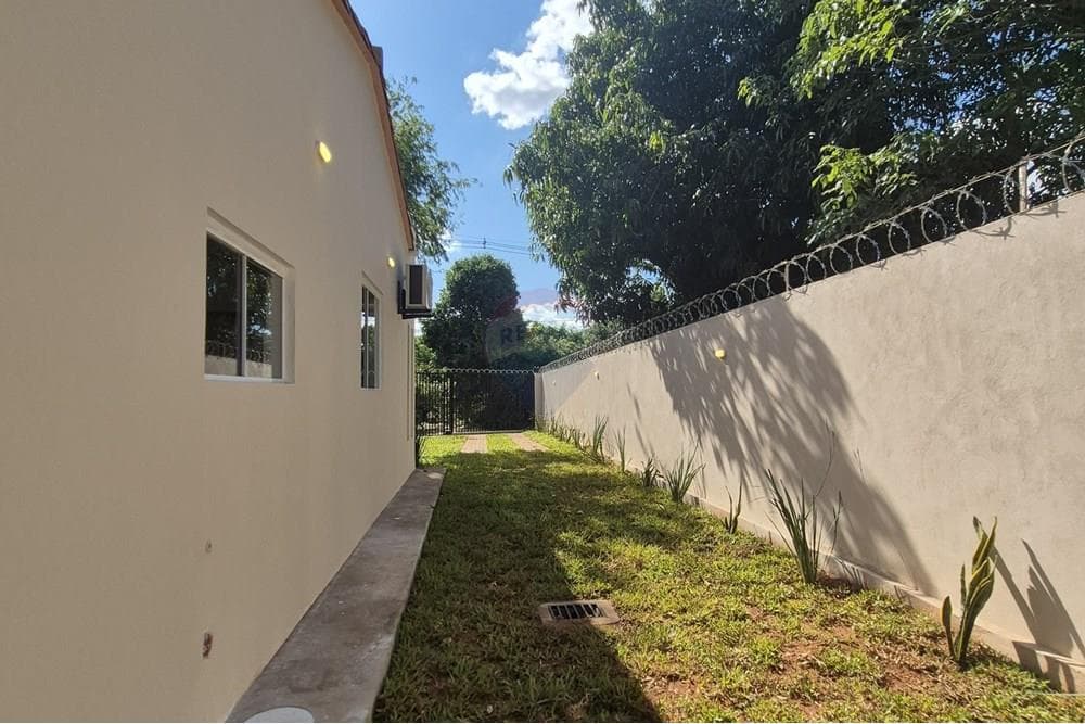 Moderna Casa en Mariano Roque Alonso, Paraguay, foto 4