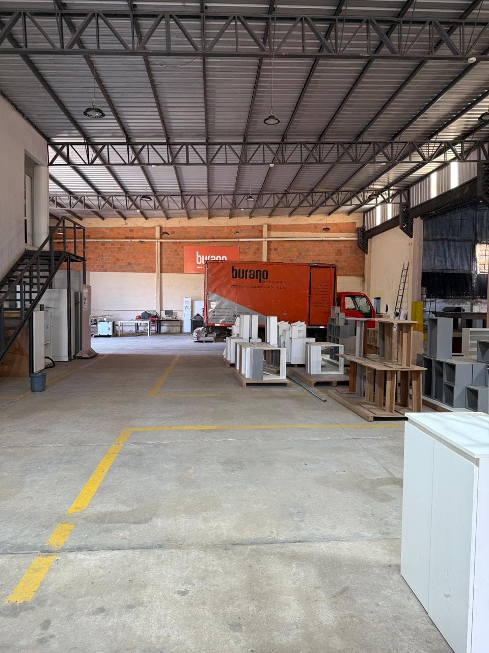 Amplio tinglado de 900 m² con transformador en bo republicano, foto 2
