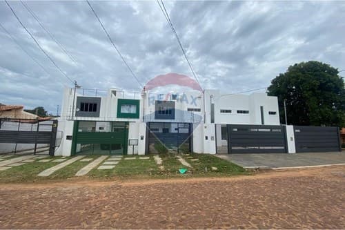 Tríplex a estrenar en Laurelty, zona Laguna Grande y minutos de Mcal,López