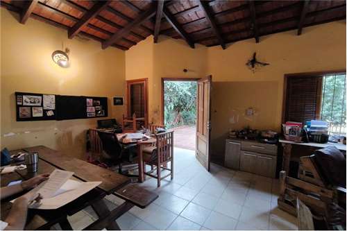 Casa-Venta-Victor Hugo Molas y Pascual Casco, Loma Pytá, Asunción — foto 1