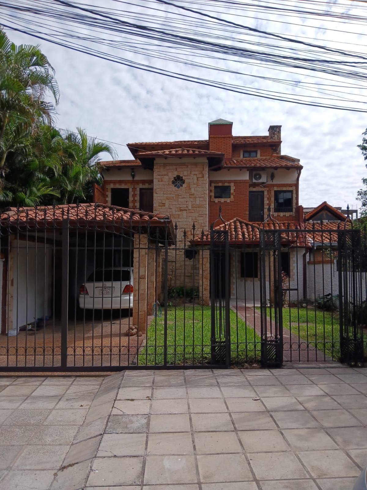 Alquilo casa duplex para uso comercial en Villa Morra