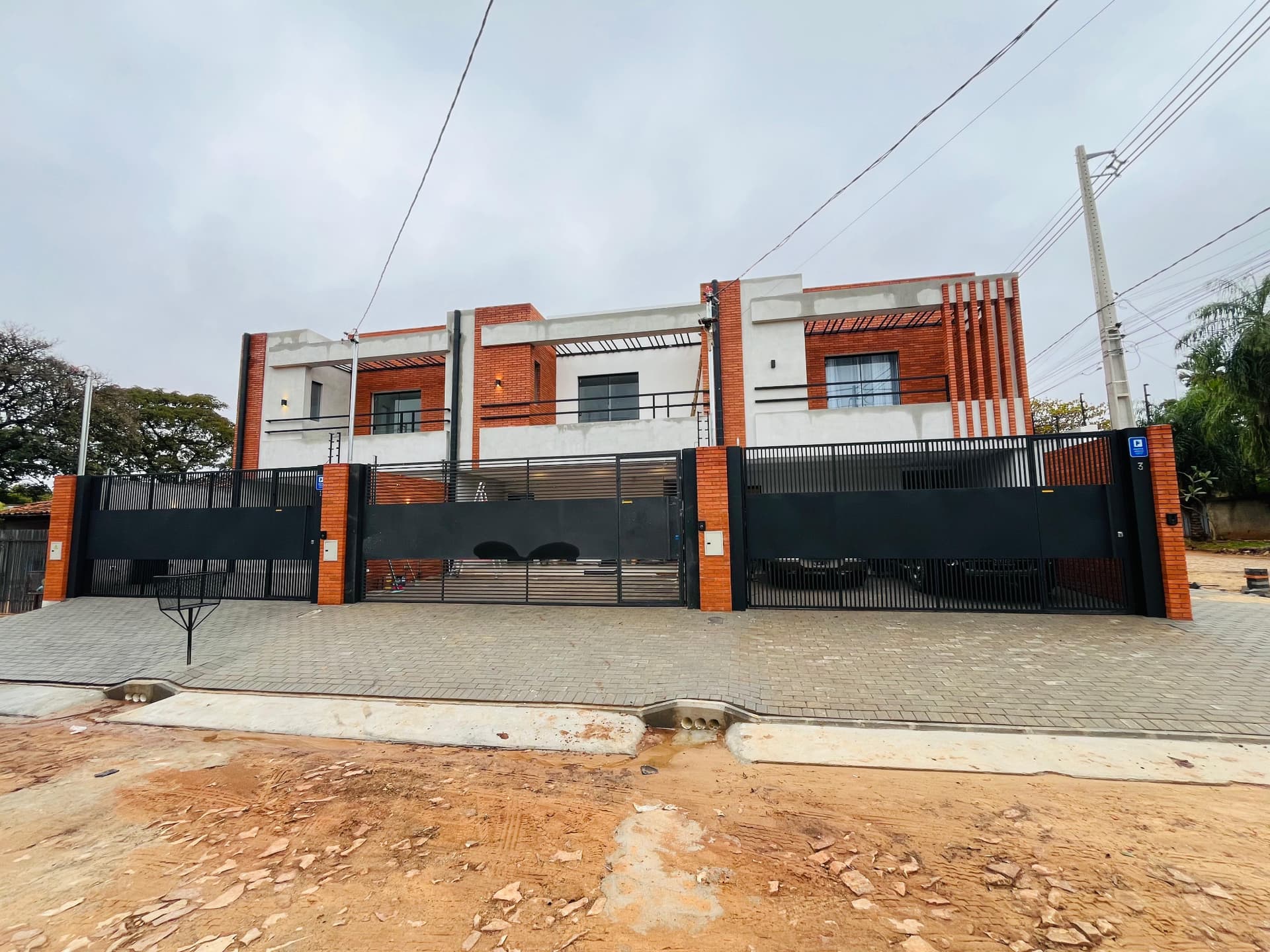 Alquilo casa pareada con piscina y quincho – zona aeropuerto, loma merlo
