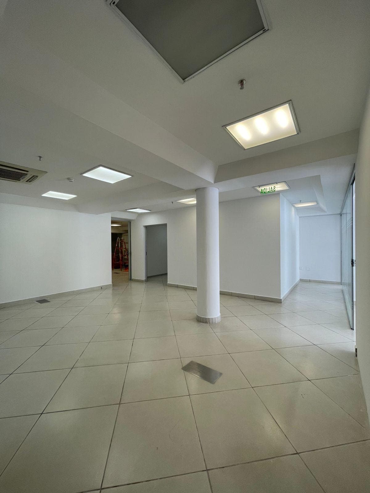 Villa Morra - en alquiler amplia oficina de 150m2, foto 3