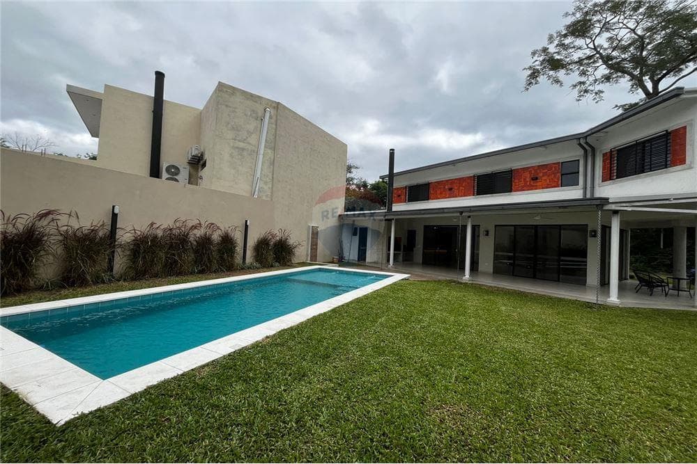 Casa con amplios espacios estilo minimalista, foto 4