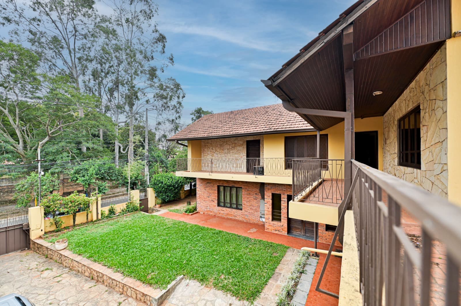 Vendo Casa con piscina en Recoleta Asuncion lote de 627 M2