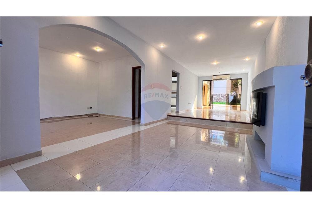 Amplio Duplex en Alquiler, zona Av. Venezuela, foto 5