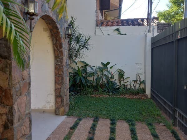 hermosa residencia en Barrio Las Mercedes — foto 4